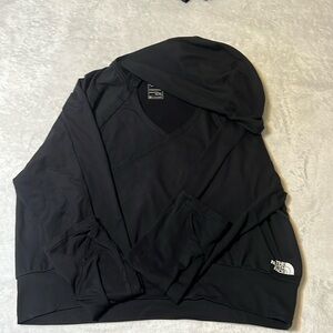 Women’s black The North Face cropped hoodie.